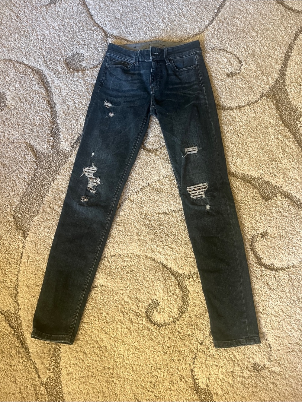Made in the USA!!
Women’s Distressed Dark Wash Jeans